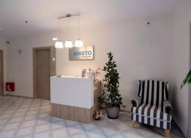 Hotel Aristo Apts