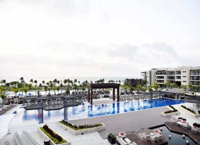 Hotel Royalton Riviera Cancun Autograph Collection