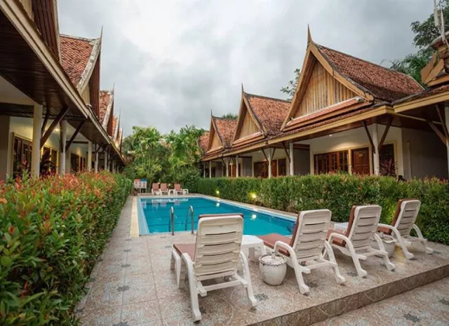 Hotel Bangtao Village Resort