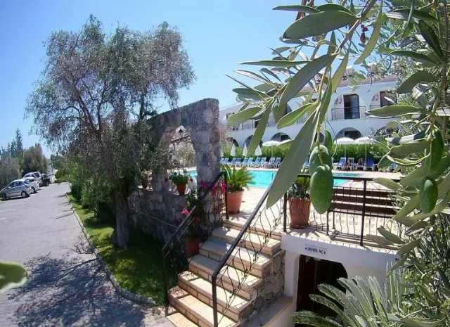 Hotel Bare Hill Holiday Village