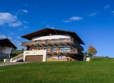 Pensiunea Chalet First Hill, Romania / Gura Humorului