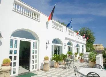 Hotel La Ginestra, Italia / Panza