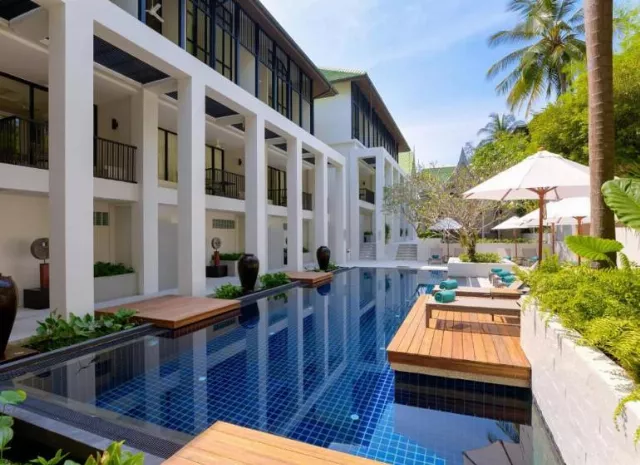 Hotel Outrigger Surin Beach Resort