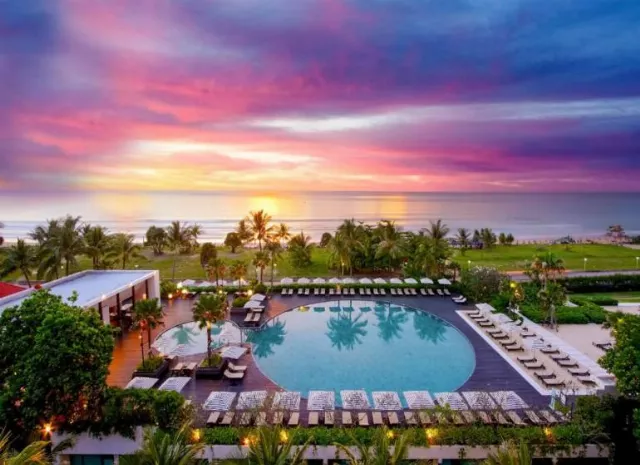 Hotel Pullman Phuket Karon Beach Resort