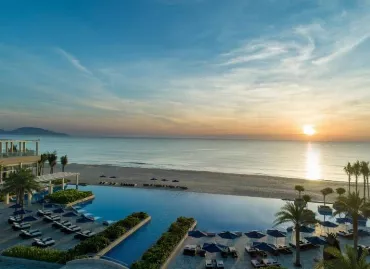 Hotel Sheraton Grand Danang Resort, Vietnam / Da Nang City / Non Nuoc Beach