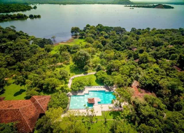 Hotel Amaya Lake