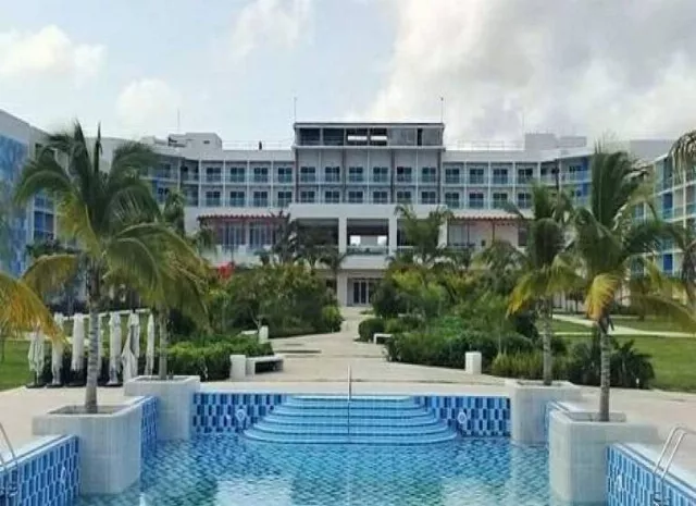 Hotel Bahia Del Almirante