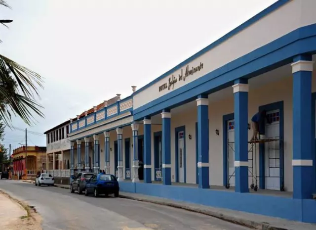 Hotel Bahia Del Almirante