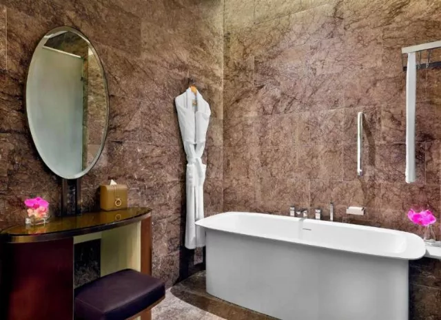 Hotel Alrayyan Doha Curio Col