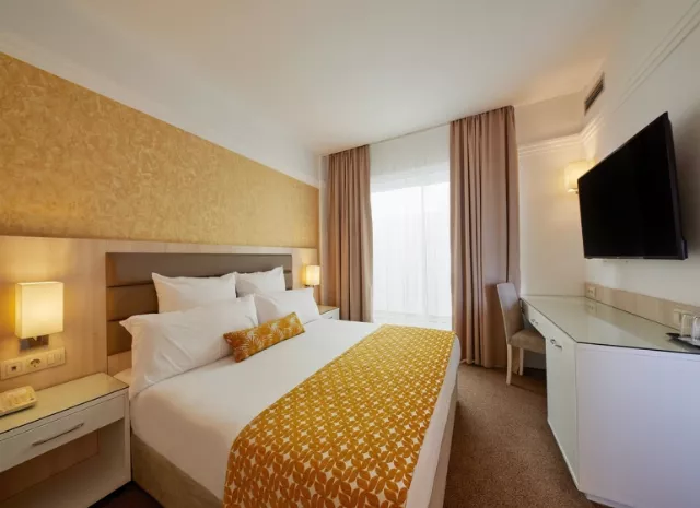 Hotel Dreams Sunny Beach Resort And Spa (ex. Riu Helios Paradise) Family park view