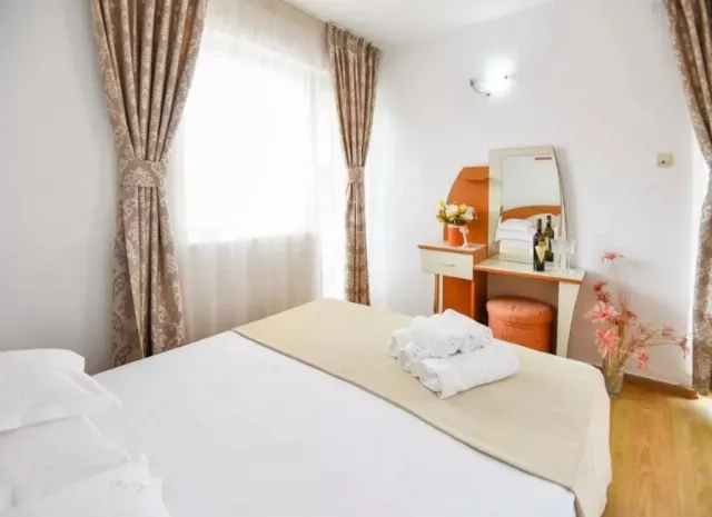 Hotel Tismana Cameră Triplă fară balcon #2