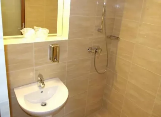 Hotel Sara, Dubla etaj, Dublă parter