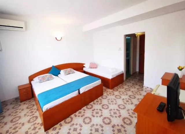 Hotel Berlin, Cameră Triplă