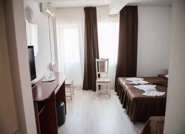 Hotel Dynes, Cameră Triplă