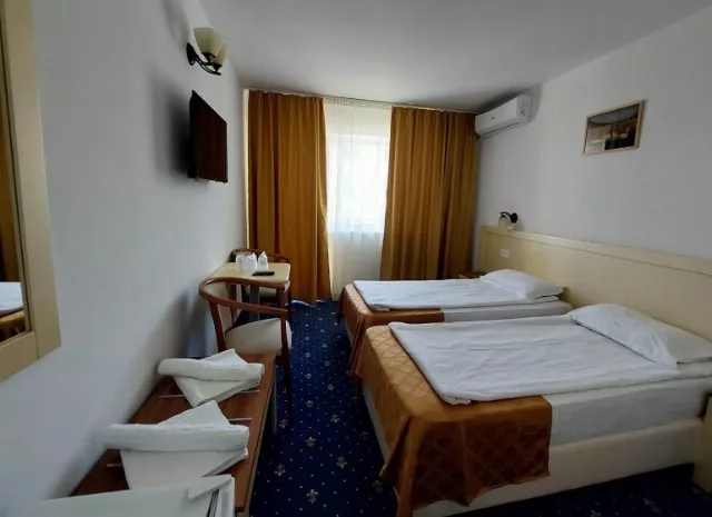 Hotel Petrolul Cameră Dublă #4