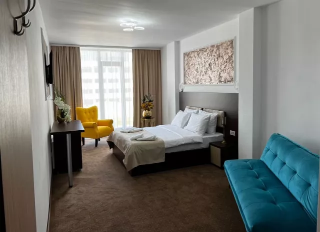 Hotel Body Cameră Triplă