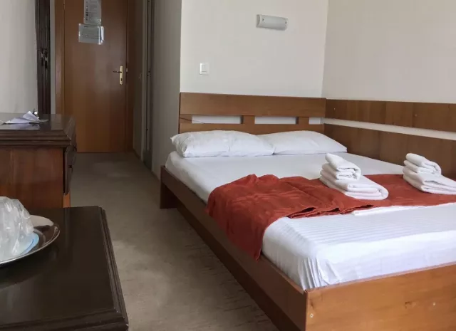 Hotel Doina Cameră Dublă Queen 2* fară AC