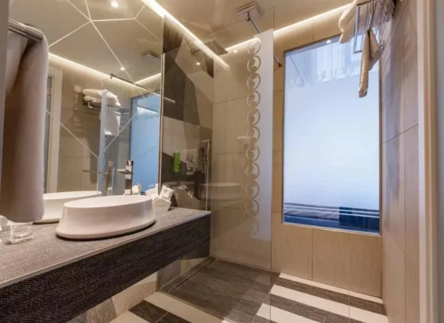 Hotel Opera Cameră dublă deluxe cu vedere parțială la mare #3