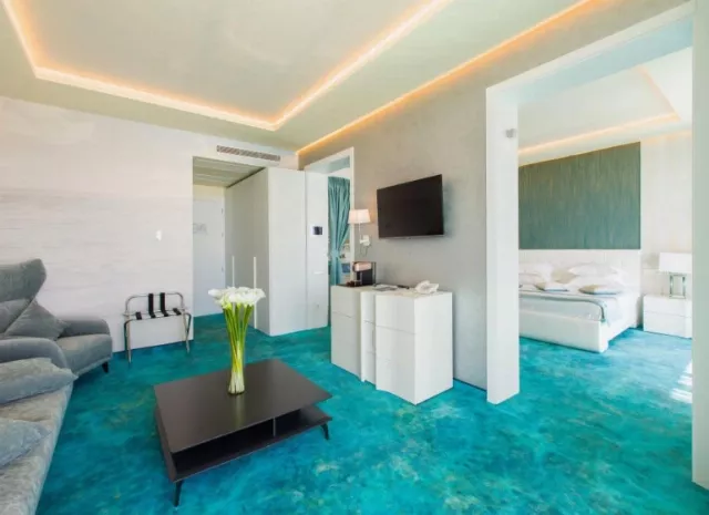 Hotel Opera Senior suite #3