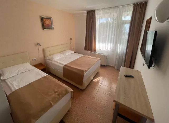 Hotel Ovidiu, Cameră Dublă cu pat suplimentar