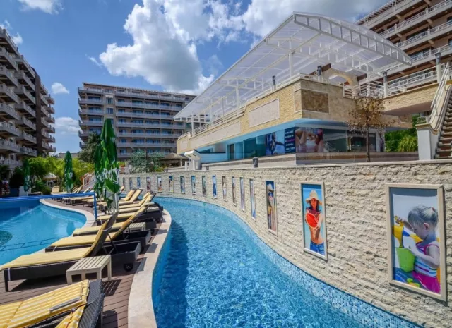 Hotel Phoenicia Holiday Resort