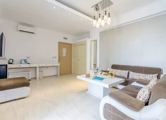 Hotel Phoenicia Luxury Apartament Standard #4