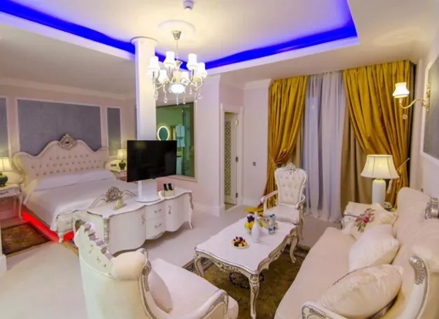 Hotel Phoenicia Royal Junior suite