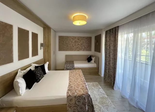 Hotel Tomis Cameră Triplă etaj