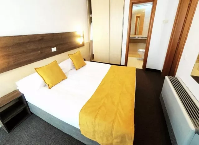 Hotel Zenith Mamaia Cameră Dublă fară vedere la mare și canapea neextesibilă corp Junona