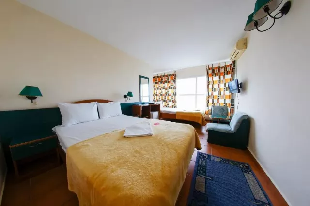 Hotel Majestic Cameră Triplă #2