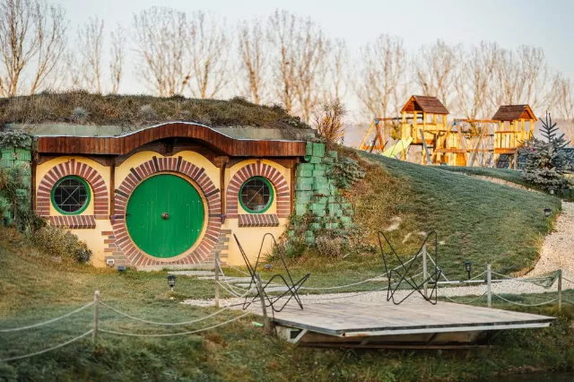 Atelier ReCreation Village Hobbit house