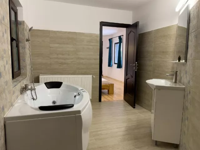 Pensiunea Poiana Izvoarelor Cameră Dublă cu cada hidromasaj #2