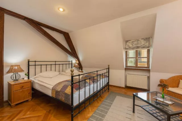 Casa Cu Cerb, Cameră Dublă