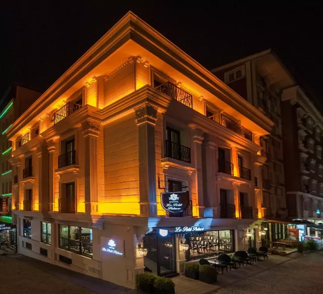 Hotel Le Petit Palace