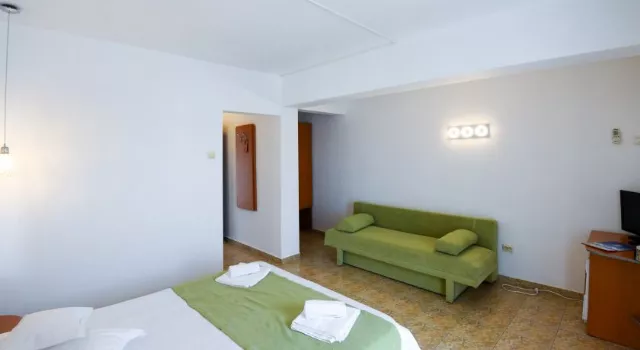 Hotel Modern, Studio
