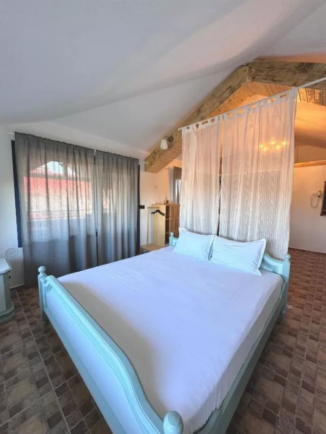 H By Hambar Junior suite