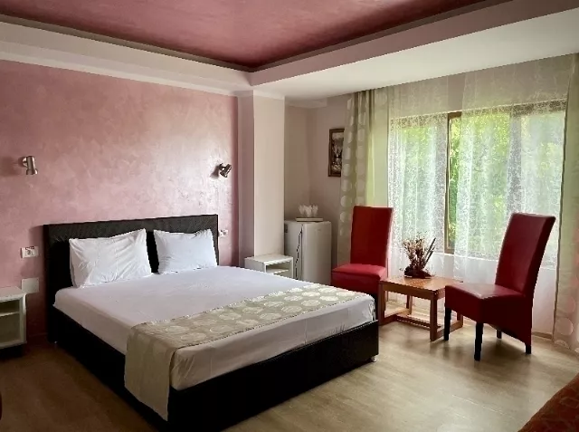 H By Hambar Cameră Triplă