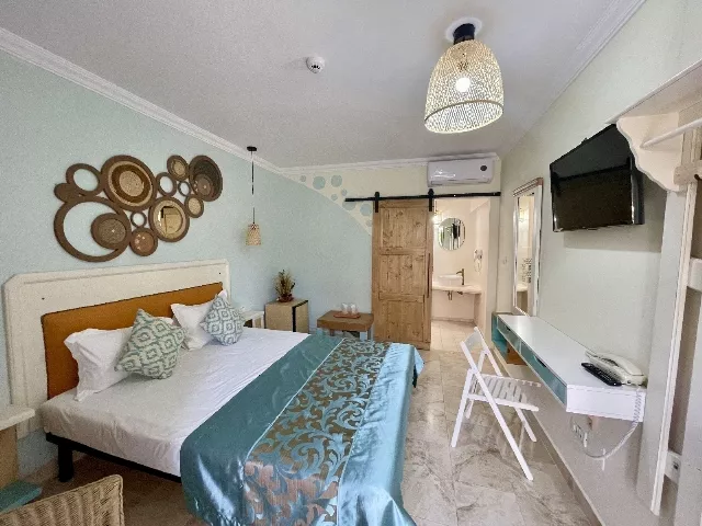 H By Hambar Queen vedere la gradină