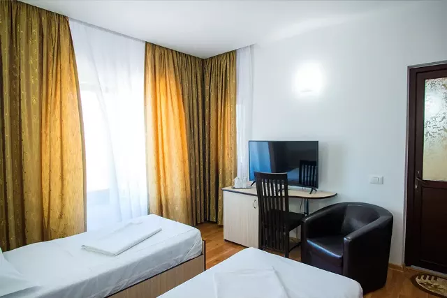 Hotel Anina Cameră Dublă corp A sau B #3