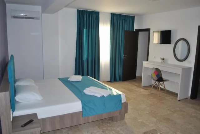 Blue Border, Apartament