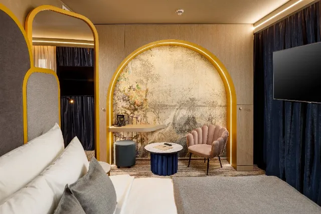 Hotel Qosmo