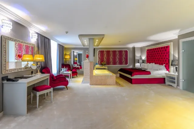 Hotel Phoenicia Grand