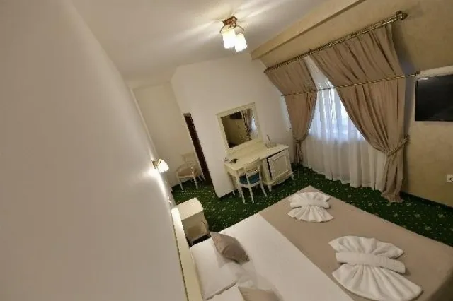 Casa Cu Tei