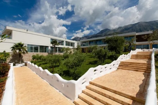 Hotel Empire Beach Resort