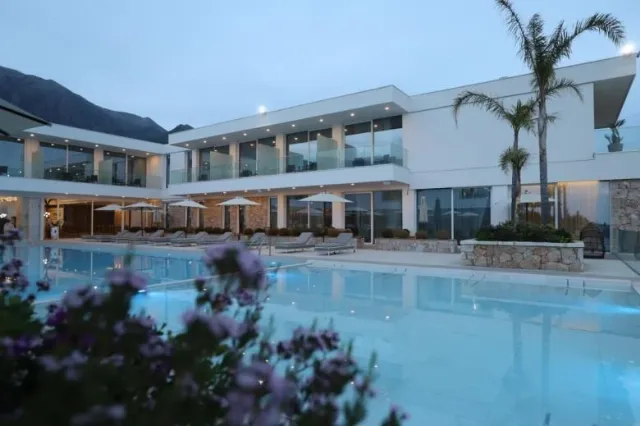Hotel Empire Beach Resort