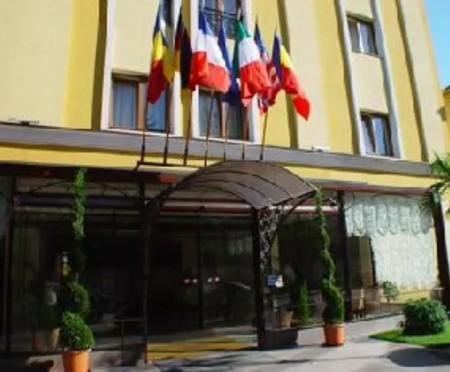 Opera Plaza