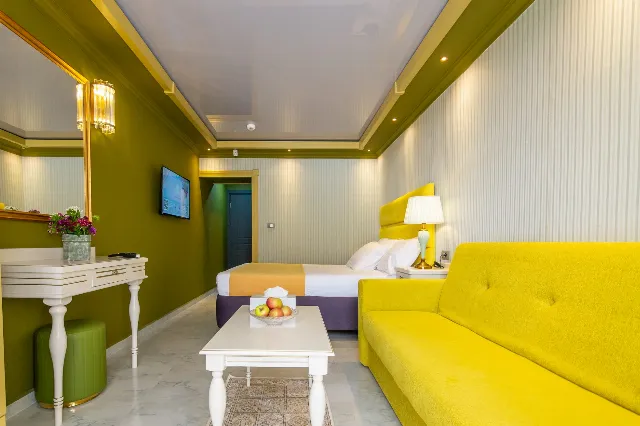 Hotel Craiova by Phoenicia Blue View Cameră family