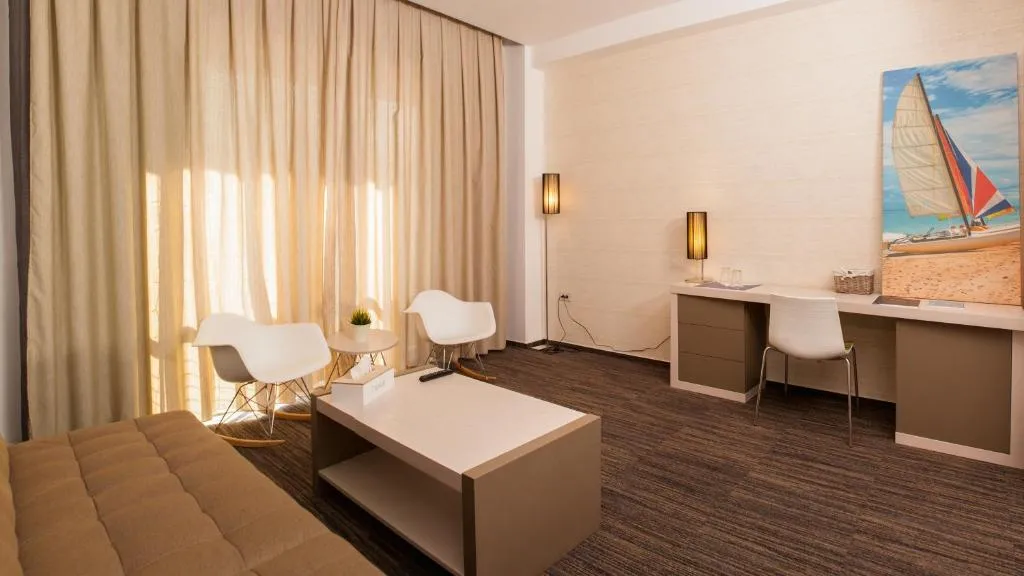 Hotel On Plonge Junior