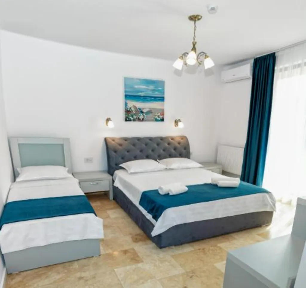 Hotel Roca Del Mar