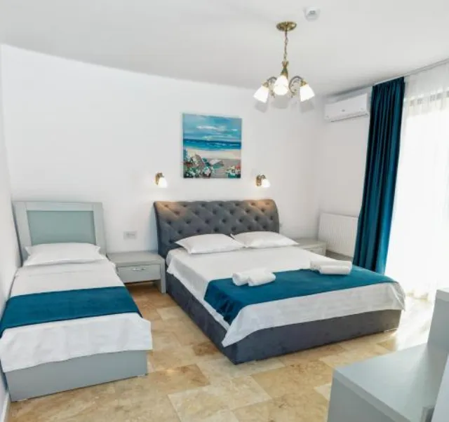 Hotel Roca Del Mar